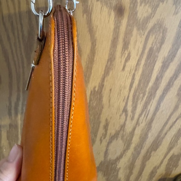 Vera Pelle Crossbody, Sling bag. Long Strap Color: Carmel Soft made in Italy. - Picture 7 of 16